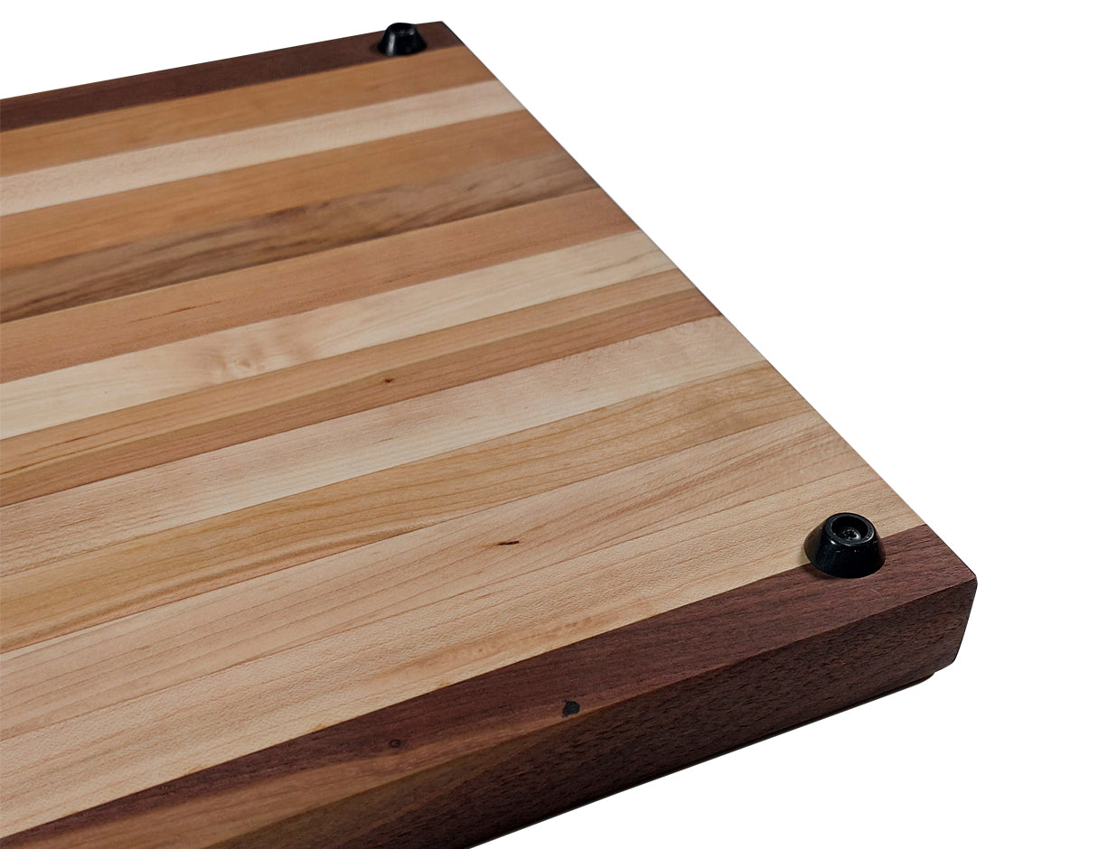 Tabla de tres maderas, con pies antiderrapantes